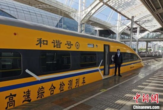 高速综合检测车因车身涂装醒目的黄色俗称“黄医生”。 宋宽飞 摄 高速综合检测车因车身涂装醒目的黄色俗称“黄医生”。 宋宽飞 摄